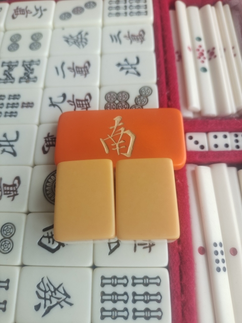 古玩雜項民國創匯麻將拍賣，當前價格450元