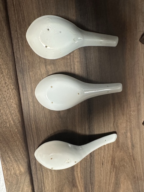 古玩陶瓷蝶紋粉彩湯勺拍賣,當前價格600元