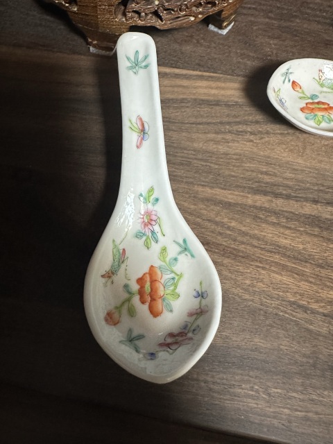 古玩陶瓷蝶紋粉彩湯勺拍賣,當前價格600元