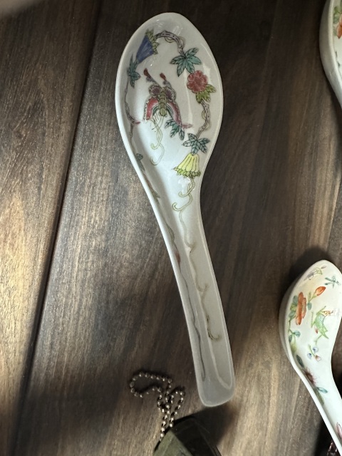 古玩陶瓷蝶紋粉彩湯勺拍賣,當前價格600元