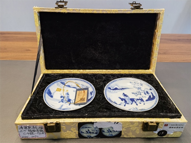 古玩陶瓷一對康熙青花踏雪尋梅圖盤拍賣,當前價格2680元
