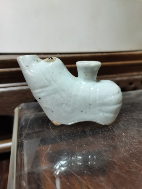 古玩陶瓷清中青釉刻花大象文房水注拍賣，當前價格1500元