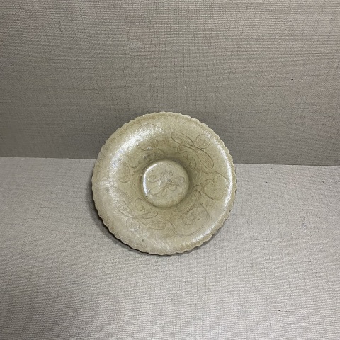 青釉刻劃花小盤拍賣，當(dāng)前價格2800元