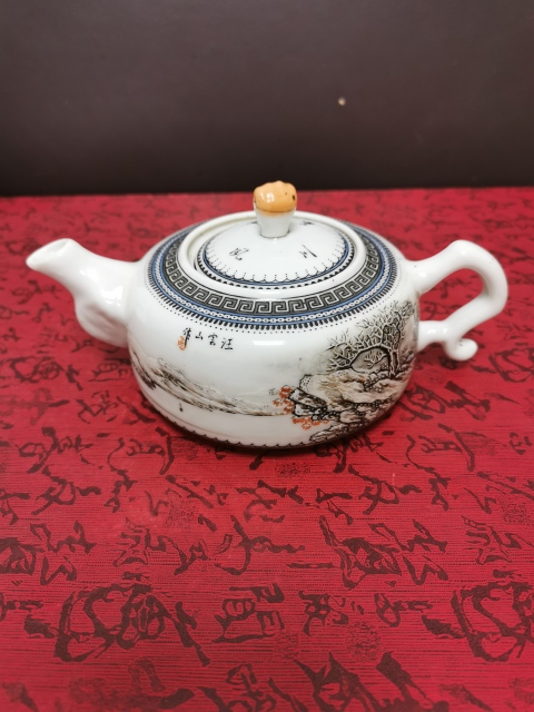 古玩陶瓷粉彩雪景圖茶壺拍賣，當前價格16800元