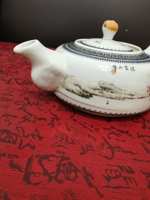 古玩陶瓷粉彩雪景圖茶壺拍賣，當前價格16800元