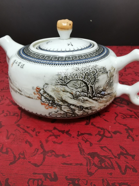 古玩陶瓷粉彩雪景圖茶壺拍賣，當前價格16800元