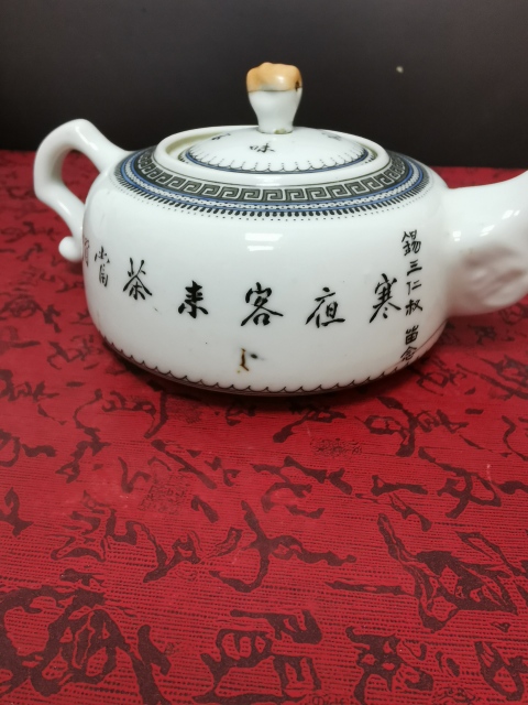 古玩陶瓷粉彩雪景圖茶壺拍賣，當前價格16800元