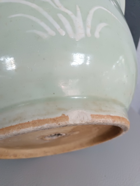 古玩陶瓷晚清?豆青釉堆白花卉紋花盆拍賣,當前價格3200元
