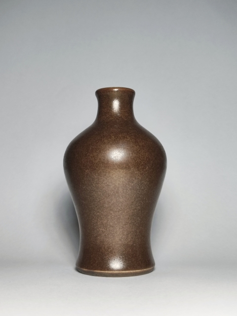 乾隆 鼻煙壺11 A ruby-red glass faceted snuff bottle, Mark and period of