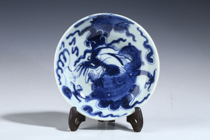 古玩陶瓷清雍正·青花過墻龍紋盤拍賣，當前價格2400元