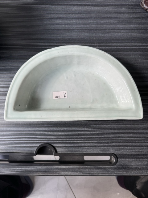 古玩陶瓷清嘉道·冬青釉刻花水仙盆拍賣,當前價格4800元