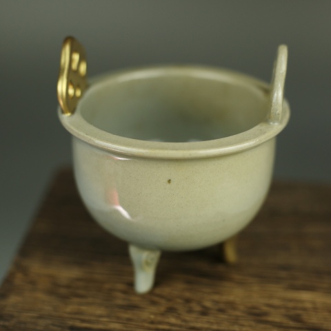 古玩陶瓷宋：龍泉（鼎式爐）拍賣，當前價格4500元