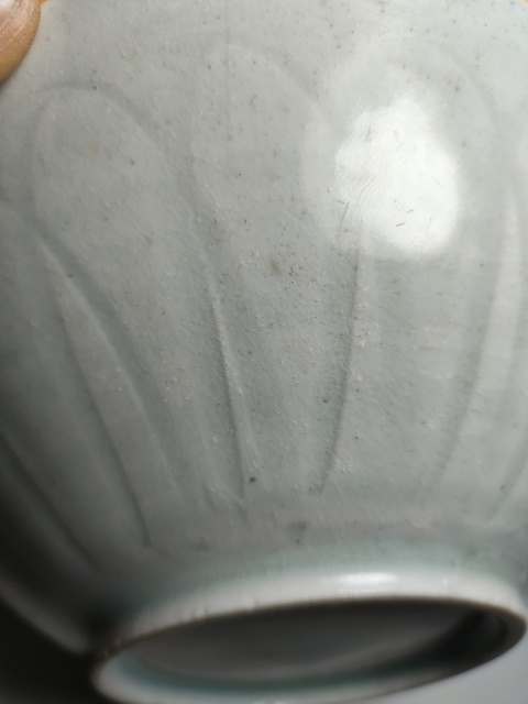 古玩陶瓷湖田窯刻仰蓮紋面包碗拍賣,當前價格2600元