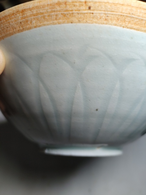 古玩陶瓷湖田窯刻仰蓮紋面包碗拍賣,當前價格2600元