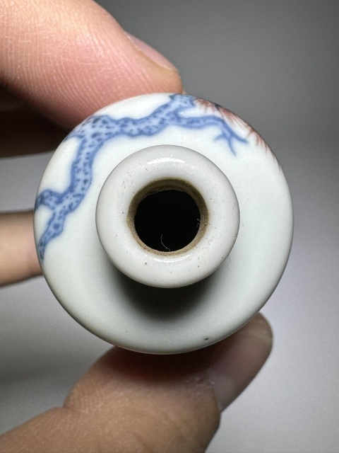 中国骨董　清中期　青花釉裏紅　人物　鼻煙壺　翡翠蓋　骨杓 File:晚清青花釉裏紅人物故事圖鼻煙壺-Snuff bottle with