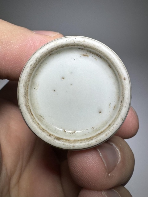 中国骨董　清中期　青花釉裏紅　人物　鼻煙壺　翡翠蓋　骨杓 中国骨董 清中期 青花釉裏紅 人物 鼻煙壺 翡翠蓋 骨杓 瓷胎