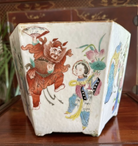 域鉴古玩】清道光粉彩十二花神六方花盆鉴定结果_清道光粉彩十二
