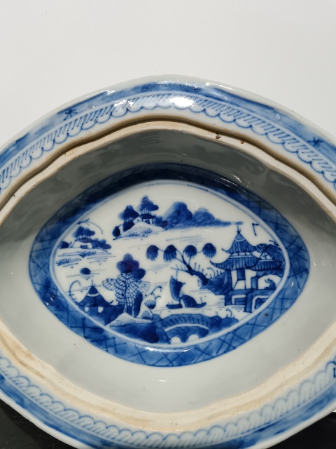 古玩陶瓷清中早期乾隆青花神龕恭盒拍賣,當(dāng)前價格2650元