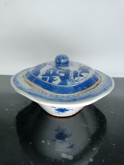 古玩陶瓷清中早期乾隆青花神龕恭盒拍賣,當(dāng)前價格2650元