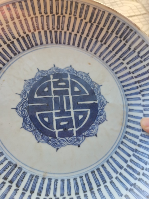 古玩陶瓷清代早期。精品雍正早期。青花百壽紋盤沒有中線。就缺一點。拍賣,當(dāng)前價格655元