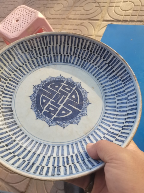 古玩陶瓷清代早期。精品雍正早期。青花百壽紋盤沒有中線。就缺一點。拍賣,當(dāng)前價格655元