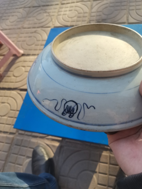 古玩陶瓷清代早期。精品雍正早期。青花百壽紋盤沒有中線。就缺一點。拍賣,當(dāng)前價格655元