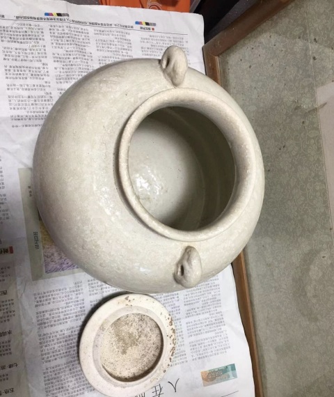 古玩陶瓷隋唐·兔系白瓷蓋罐拍賣,當(dāng)前價(jià)格60000元
