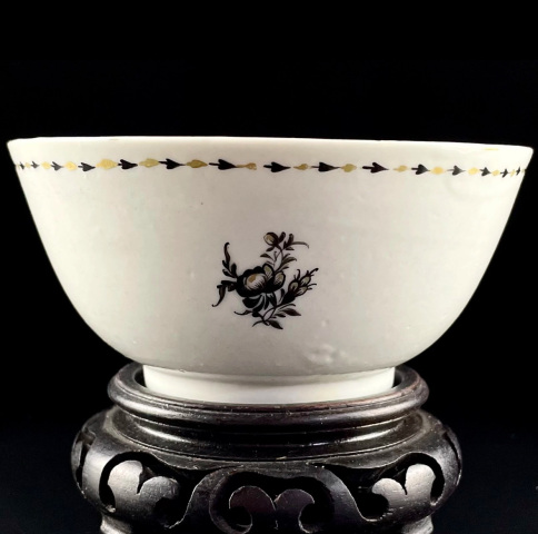 古玩陶瓷（套裝）清乾隆花卉紋描金碗盤一套拍賣，當前價格1700元