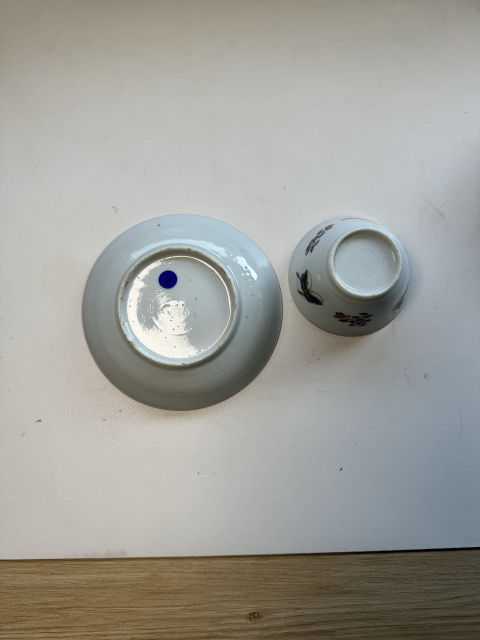 古玩陶瓷粉彩花蝶紋杯碟拍賣,當前價格3600元