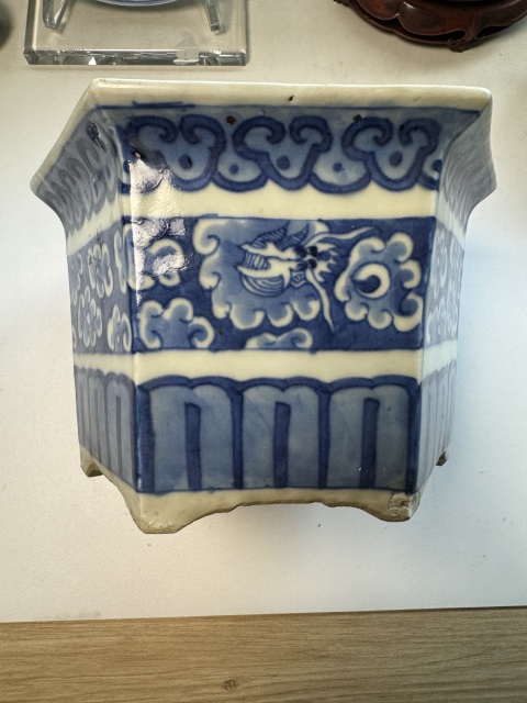 古玩陶瓷青花云龍三現(xiàn)圖六方花盆拍賣，當(dāng)前價(jià)格3900元