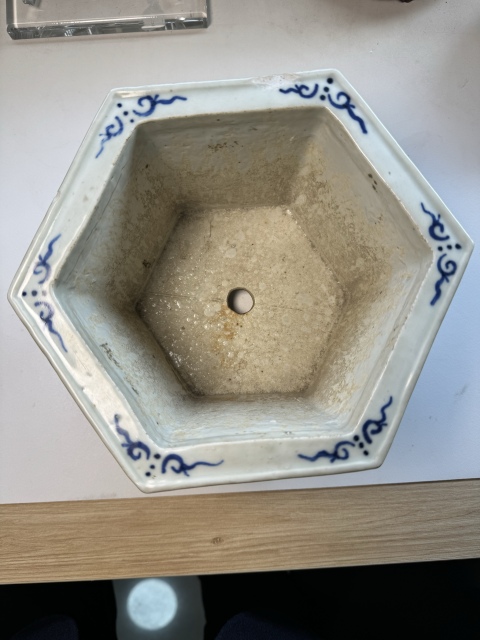 古玩陶瓷青花云龍三現(xiàn)圖六方花盆拍賣，當(dāng)前價(jià)格3900元