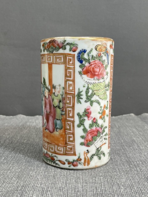 古玩陶瓷人物花鳥蝶紋廣彩筆筒拍賣，當前價格200元