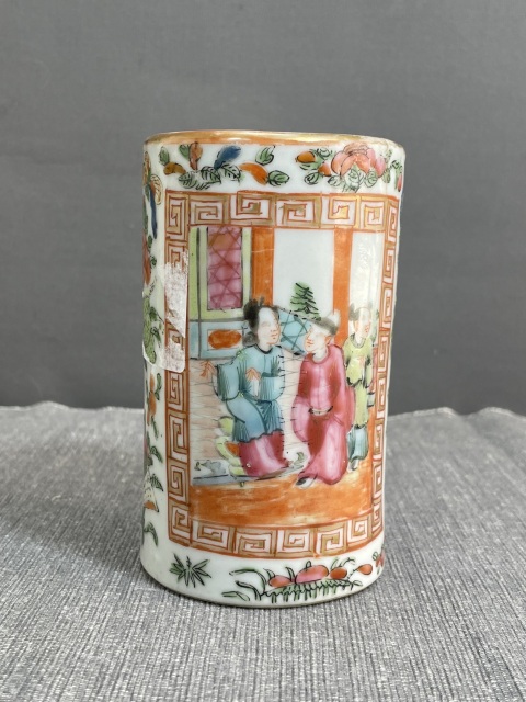 古玩陶瓷人物花鳥蝶紋廣彩筆筒拍賣，當前價格200元