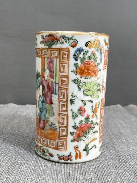 古玩陶瓷人物花鳥蝶紋廣彩筆筒拍賣，當前價格200元