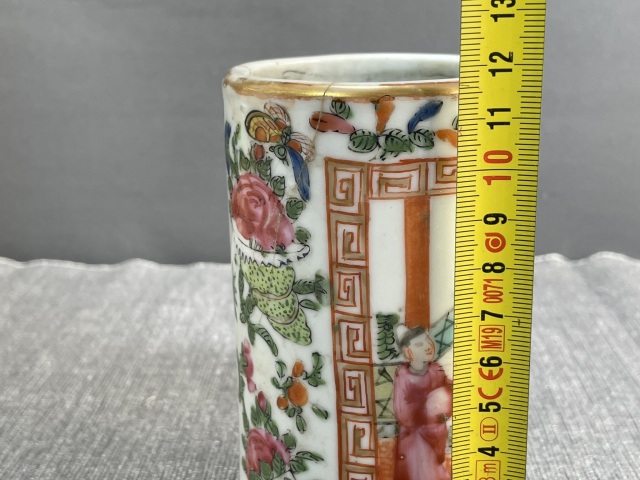 古玩陶瓷人物花鳥蝶紋廣彩筆筒拍賣，當前價格200元