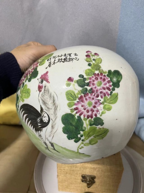古玩陶瓷民國大雞圖彩繪西瓜罐拍賣,當前價格1200元