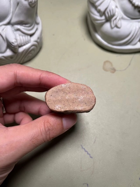 古玩陶瓷霽藍(lán)釉持蓮?fù)尤宋锏袼芘馁u，當(dāng)前價(jià)格2500元