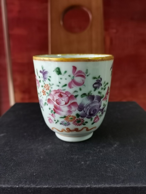 古玩陶瓷【精品粉彩】清乾隆粉彩花卉紋執杯拍賣，當前價格1560元