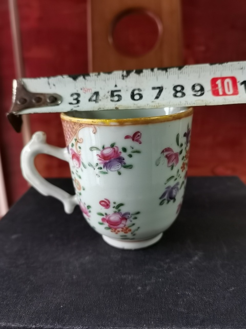 古玩陶瓷【精品粉彩】清乾隆粉彩花卉紋執杯拍賣，當前價格1560元
