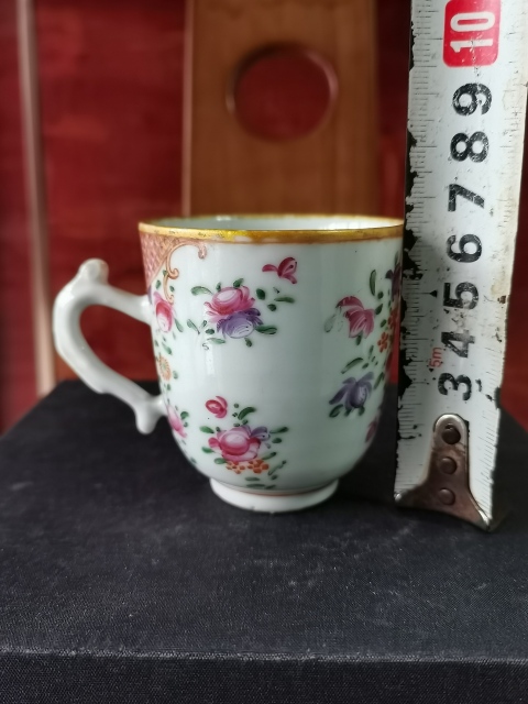 古玩陶瓷【精品粉彩】清乾隆粉彩花卉紋執杯拍賣，當前價格1560元