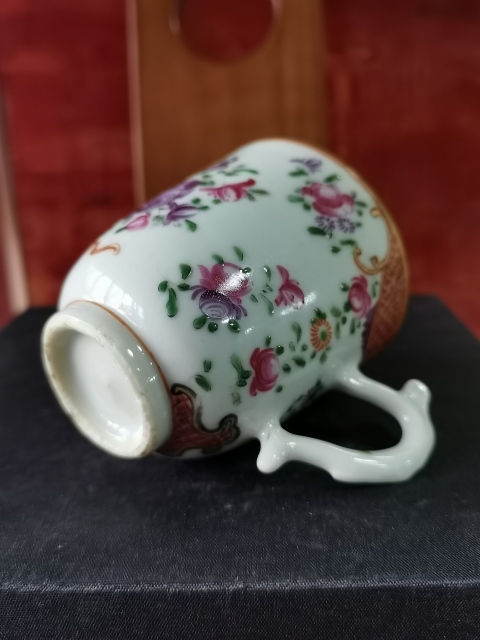 古玩陶瓷【精品粉彩】清乾隆粉彩花卉紋執杯拍賣，當前價格1560元