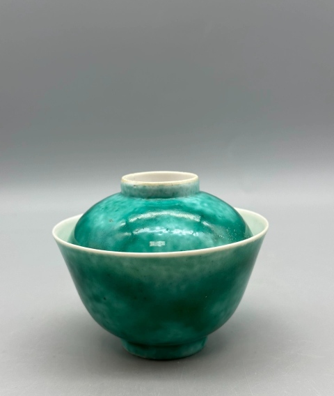 古玩陶瓷清末民初礬紅戳印乾隆年制款吹綠釉蓋杯拍賣，當(dāng)前價格1380元