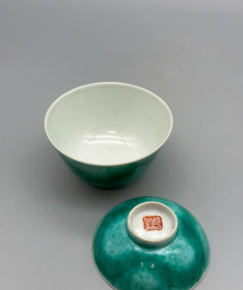 古玩陶瓷清末民初礬紅戳印乾隆年制款吹綠釉蓋杯拍賣，當(dāng)前價格1380元