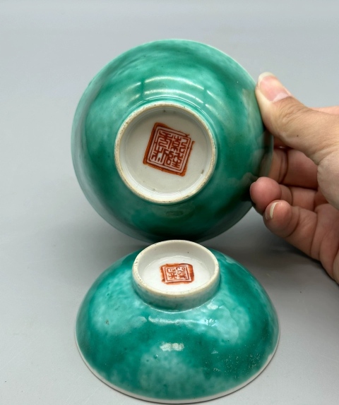 古玩陶瓷清末民初礬紅戳印乾隆年制款吹綠釉蓋杯拍賣，當(dāng)前價格1380元