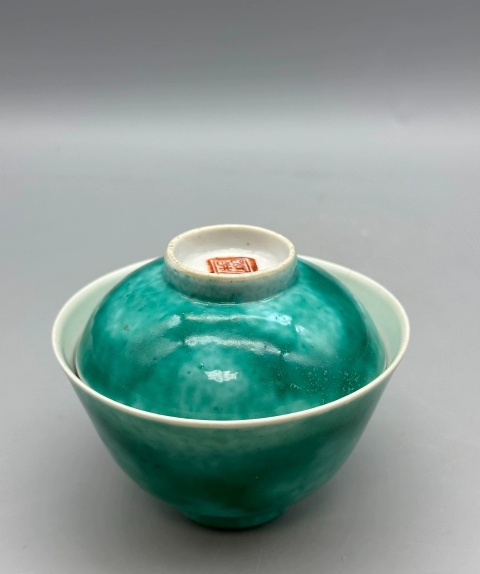 古玩陶瓷清末民初礬紅戳印乾隆年制款吹綠釉蓋杯拍賣，當(dāng)前價格1380元