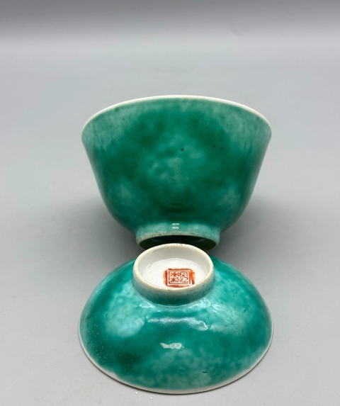 古玩陶瓷清末民初礬紅戳印乾隆年制款吹綠釉蓋杯拍賣，當(dāng)前價格1380元