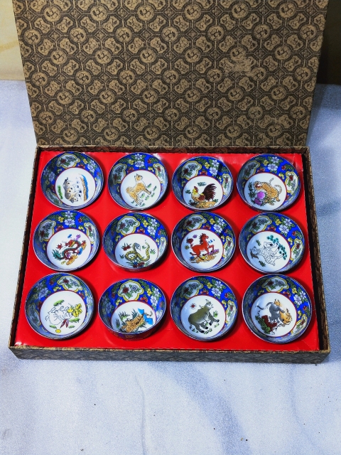 古玩陶瓷十二生肖圖紋杯拍賣，當前價格289元