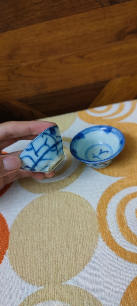 古玩陶瓷清中期.全品青花纏枝花卉杯2個388拍賣，當前價格388元