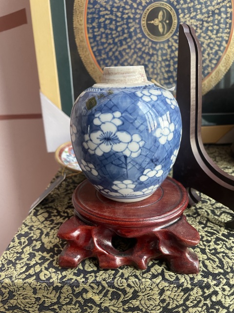 古玩陶瓷青花留白梅紋罐拍賣,當前價格5000元