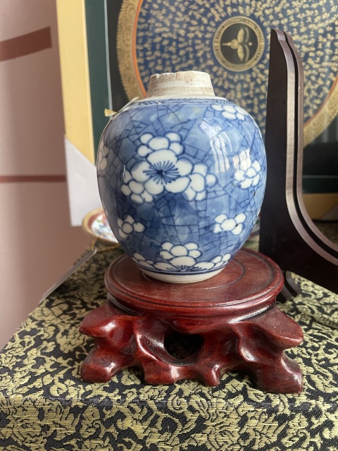 古玩陶瓷青花留白梅紋罐拍賣,當前價格5000元